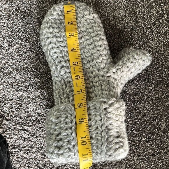 Handmade Grey Crochet Mittens - Picture 6 of 6